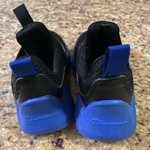 CHAMPION LITTLE KIDS BLACK AND BLUE SIZE 4T
